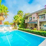 Garden Island Vila
